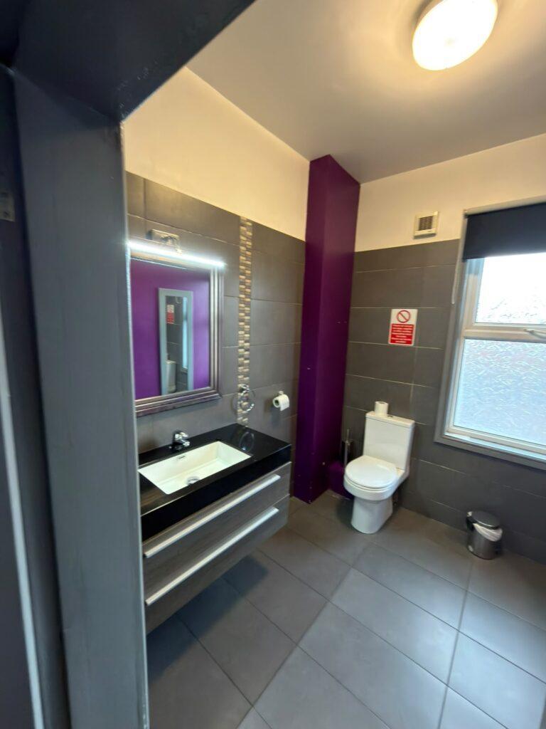 Deluxe Double Suite 2 Deluxe 02